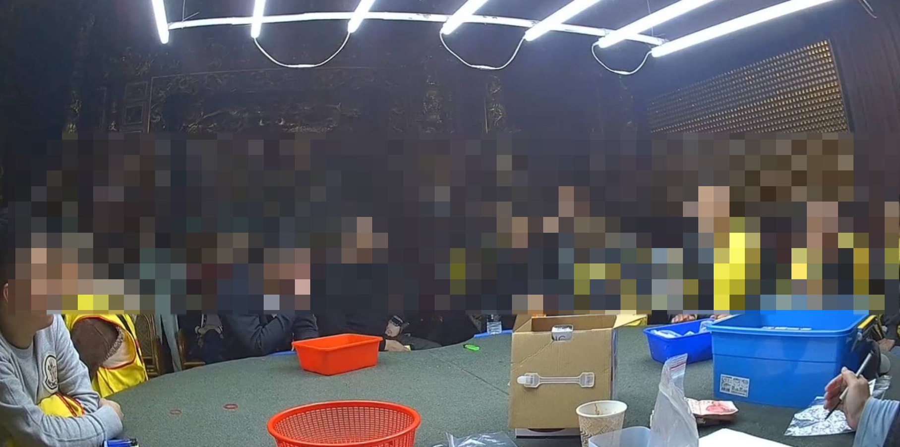 大溪警深夜閃電攻堅賭場 44人狼狽落網 S 304537661 0