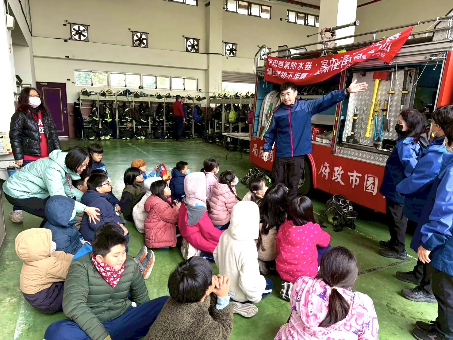 八德消防分隊攜手瑞豐國小 教學童預防電氣火災 八德消防分隊攜手瑞豐國小 教學童預防電氣火災