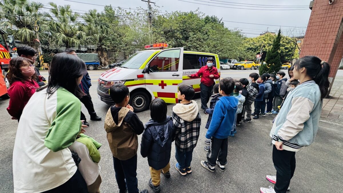 八德消防分隊防災教育寓教於樂 學童登雲梯車克服高度恐懼 S 36667410 0