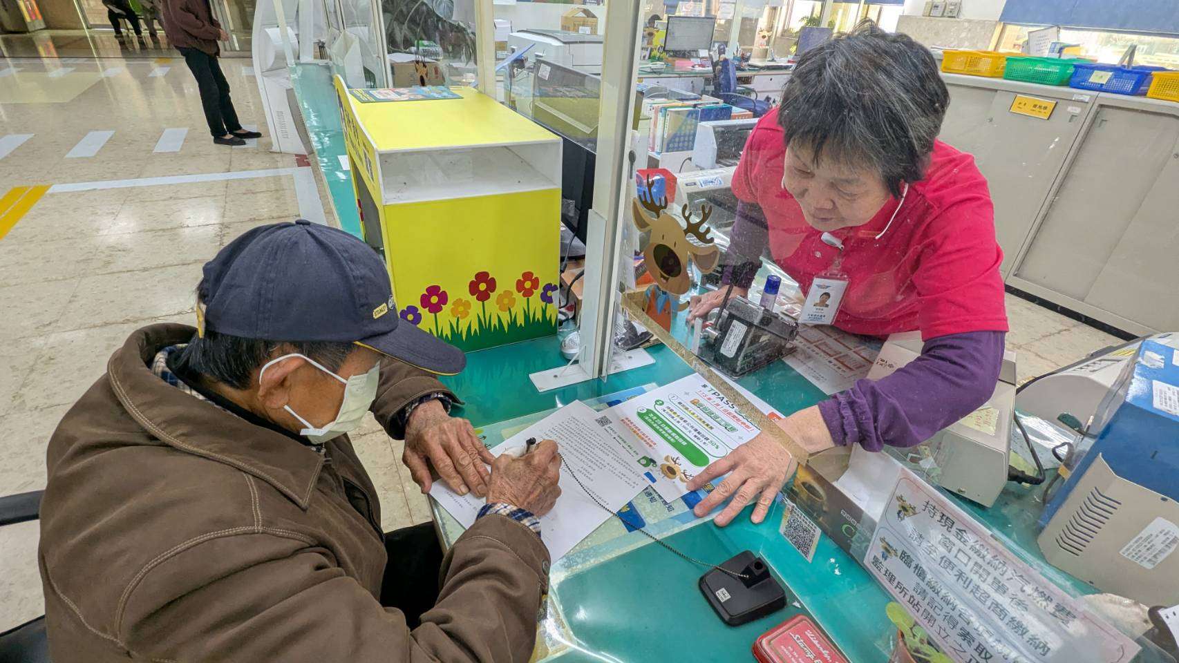 中壢監理站曝高齡換照新制上路 70歲主動繳回駕照月領1500元