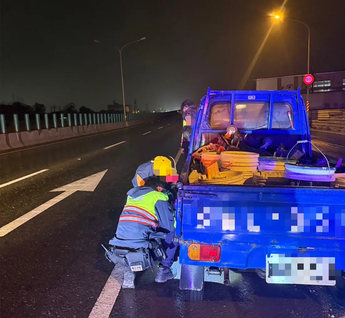 小貨車突拋錨慘困台66 楊梅警帶「這物」成功解圍 S 79167496 0