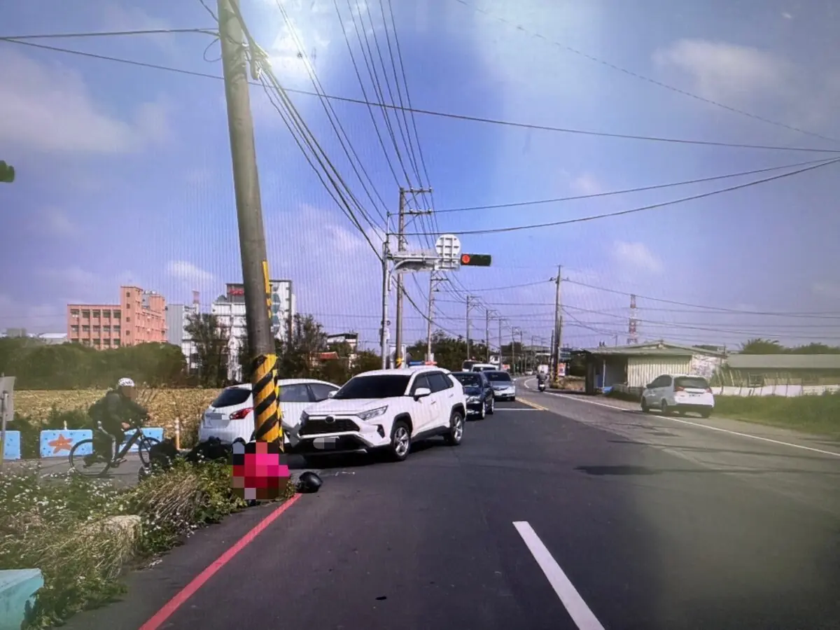 超車慘撞右轉小客車 楊梅外送員傷重送醫不治 S 79257797 0