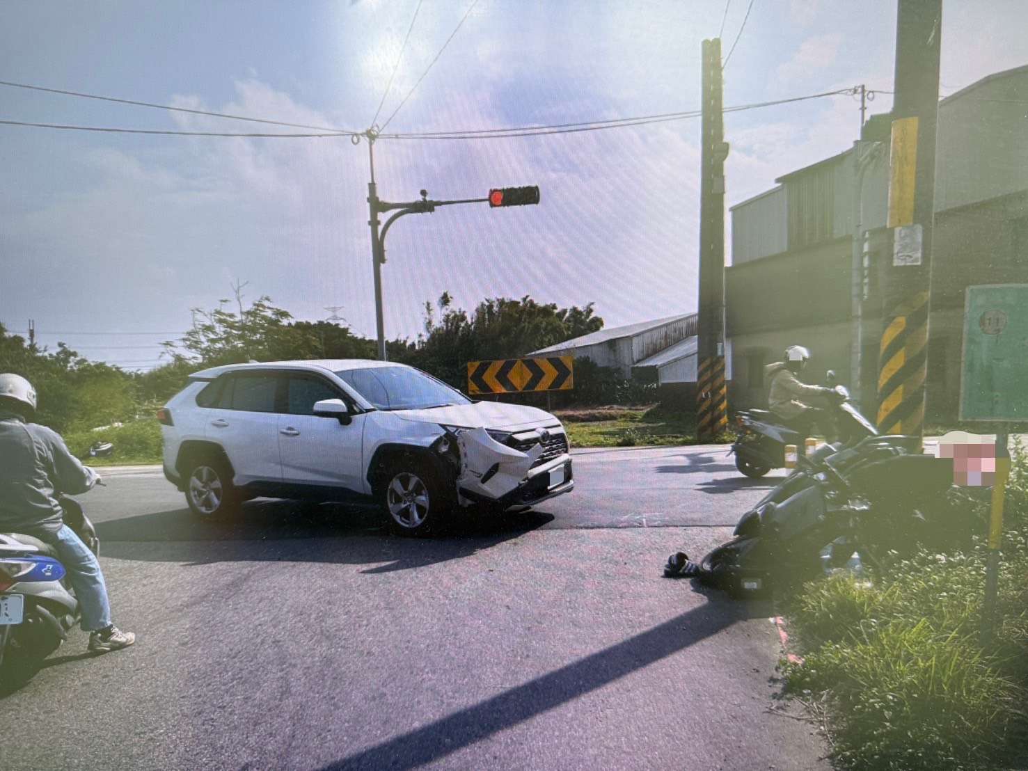 超車慘撞右轉小客車 楊梅外送員傷重送醫不治