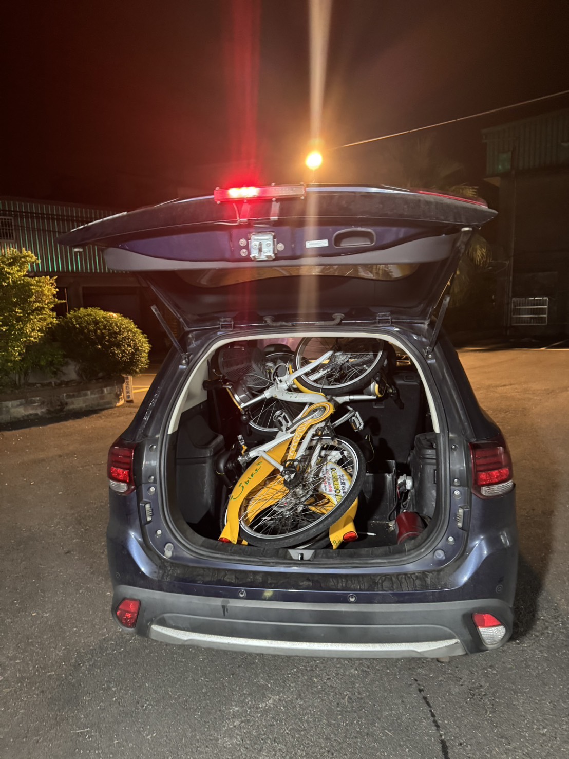 緬甸生夜遊受困永安漁港 楊梅警「載人又載車」暖助返家 S 79634522 0