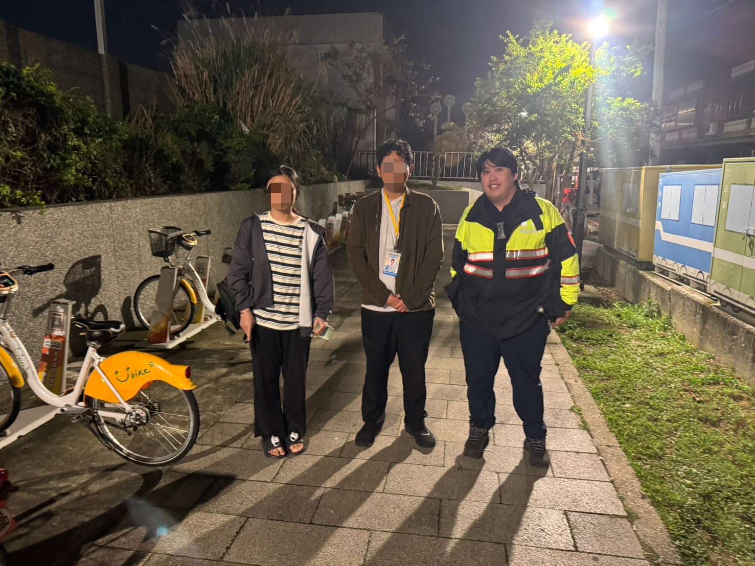 緬甸生夜遊受困永安漁港 楊梅警「載人又載車」暖助返家