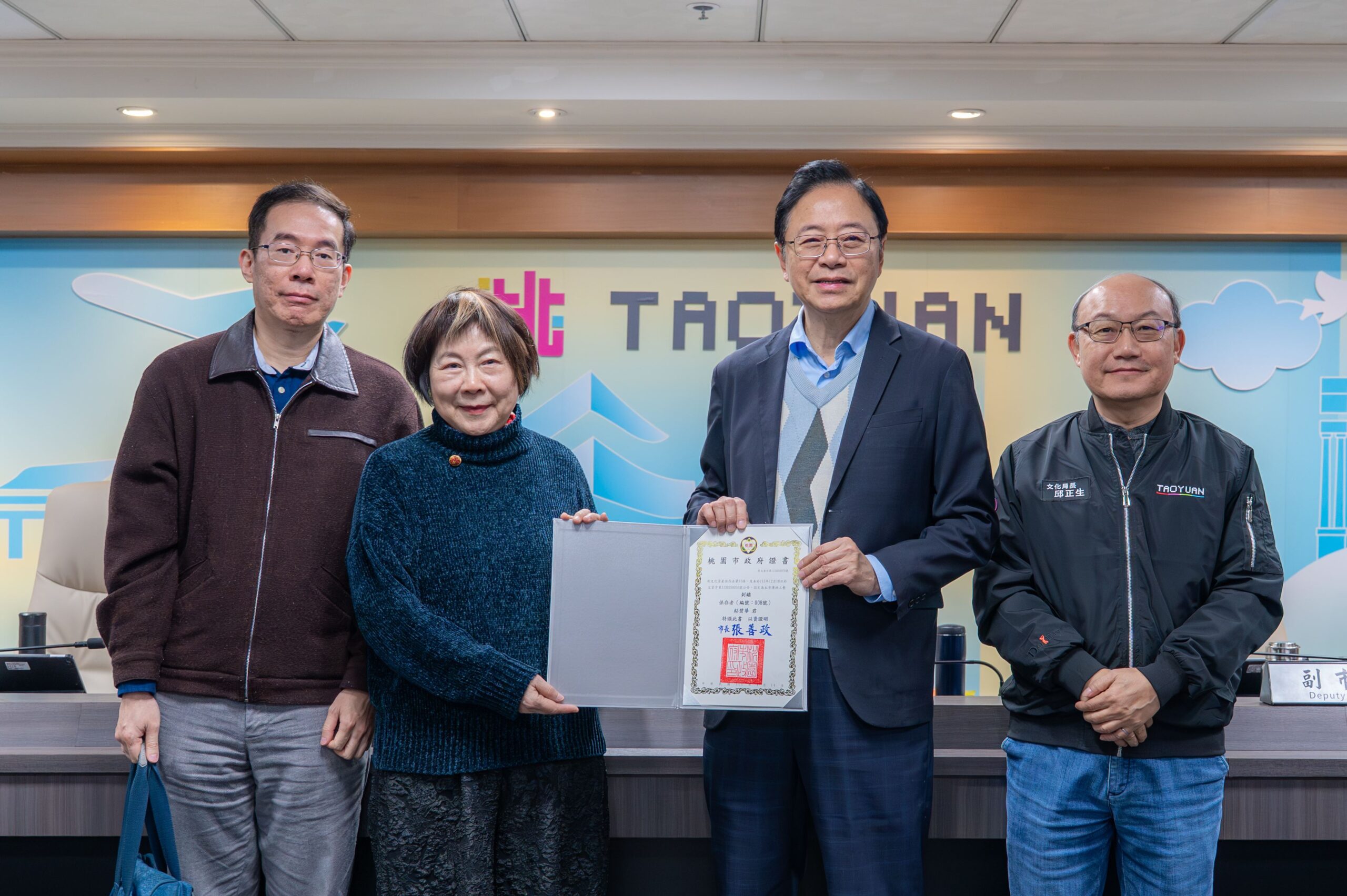 守護刺繡傳藝!張善政頒無形文資證書 肯定粘碧華卓越貢獻 ce50e640 7f7d 4241 a1a6 c5197e458917 scaled