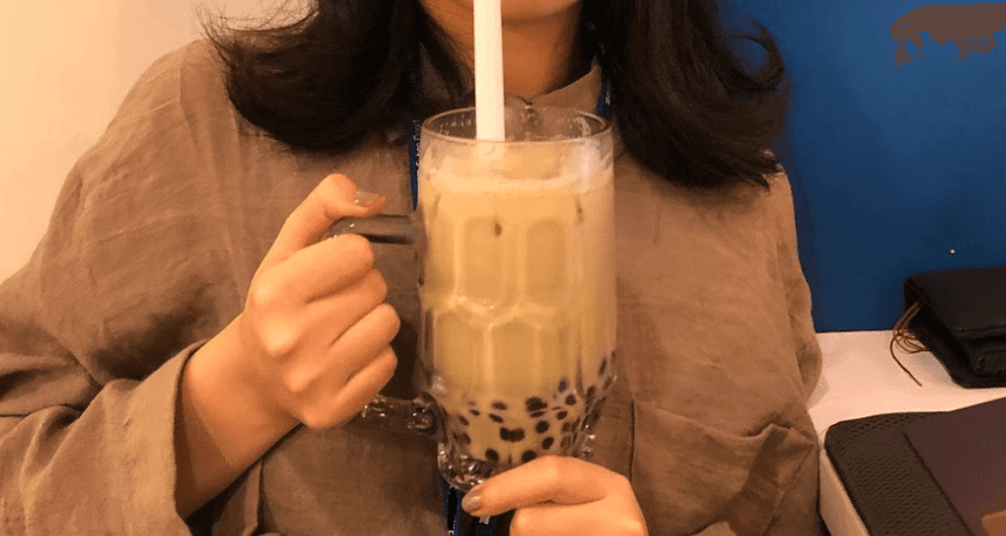 44歲男喝珍奶嗆咳昏倒!送院發現引爆腦血管瘤 一度裝葉克膜搶命