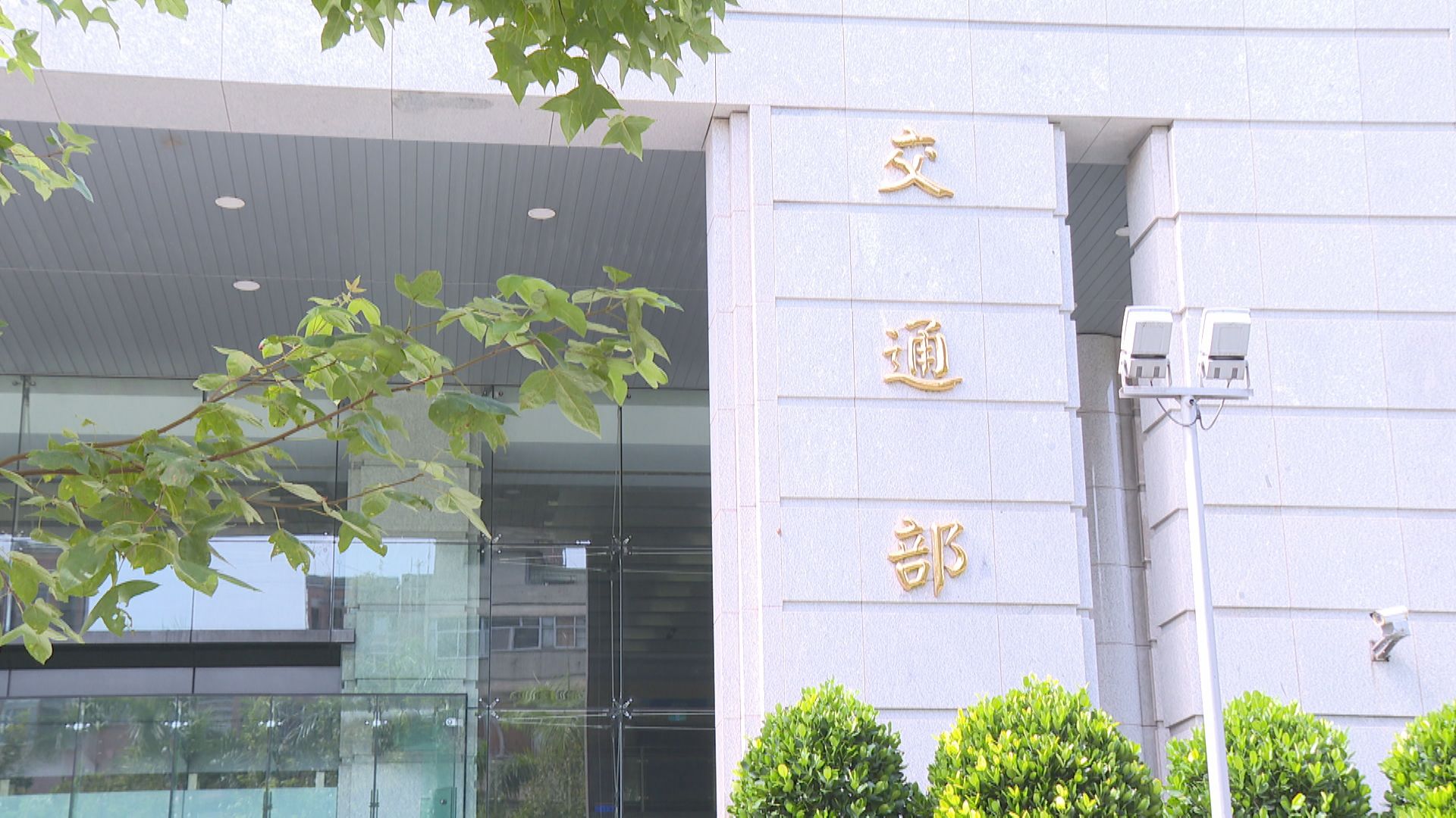 無照駕駛加重罰則明上路 初犯最高機車罰3.6萬、汽車6萬元