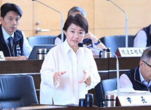 土方之亂遭嗆「自己的大便自己收」　盧秀燕火大要求官員道歉