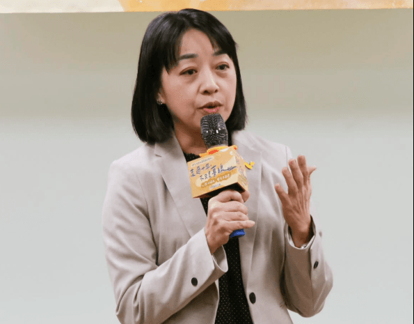 黨工休假!王婉諭親繪徵才圖卡 時力「104找候選人」列7條件