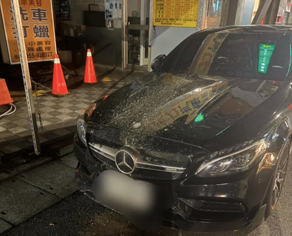 賓士停中山區路邊遭潑糞!車主被臭到傻眼 毀損罪難告原因曝