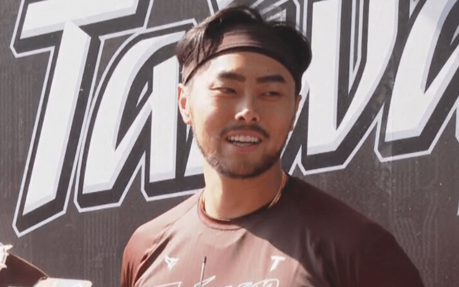 經典賽開訓熱血爆棚 陳傑憲續扛隊長2/好心情藏不住! 林家正蹲捕練習秀舞技「跳APT.」