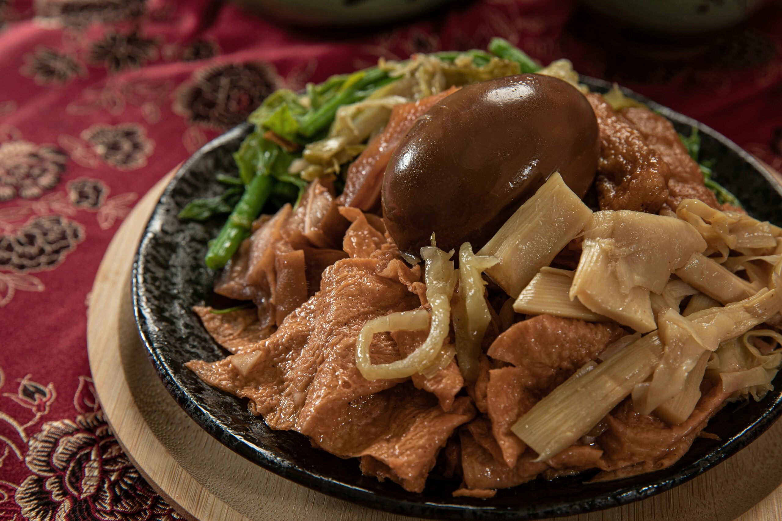 西門町騎到桃園外送540元滷味「再整包帶走」 貪吃快遞遭判6月