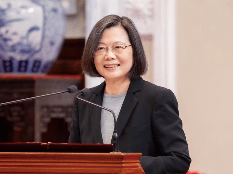 蔡英文解題英文學測「BCBAD?」 前幕僚現身糾正「豬」笑翻網