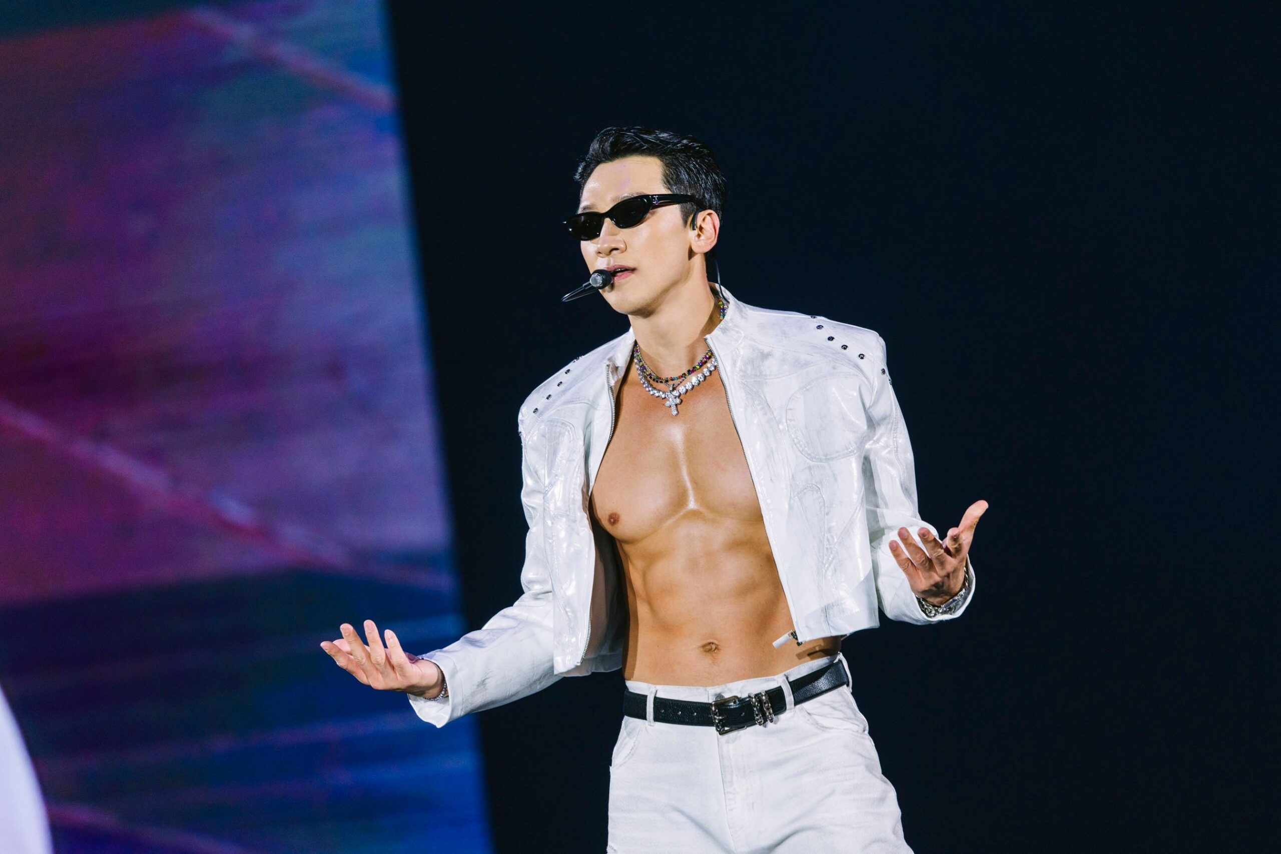 RAIN二度攻蛋開唱「半裸登跑步機狂奔」 五大彩蛋獨寵台粉