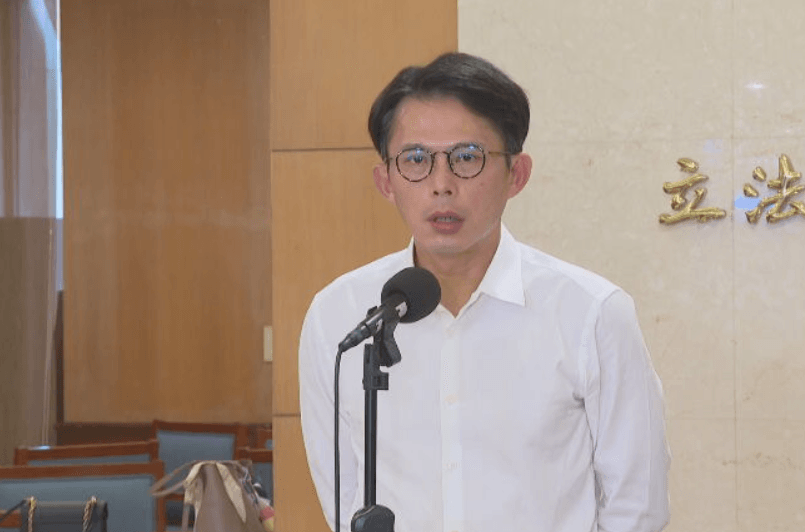 黃國昌攜出機密文件澄清喊抹黑 吳思瑤批:違法30秒就不違法?