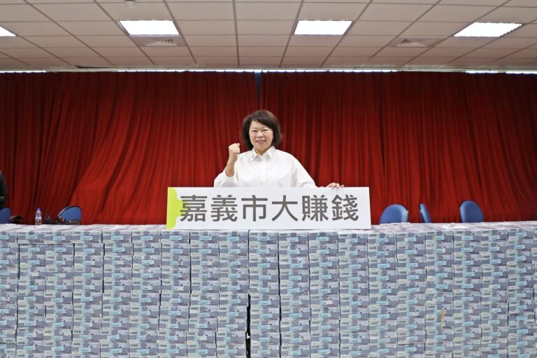 嘉義市加碼6千來了！黃敏惠點交千鈔磚牆　派發將動員550名警力