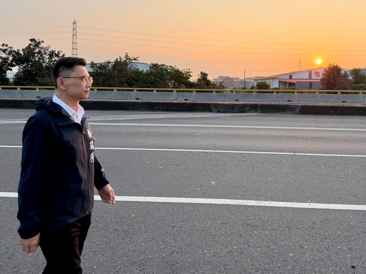 日出照也能抹成日落? 賴瑞隆曬數據早7就出門:歡迎來高雄看旭日