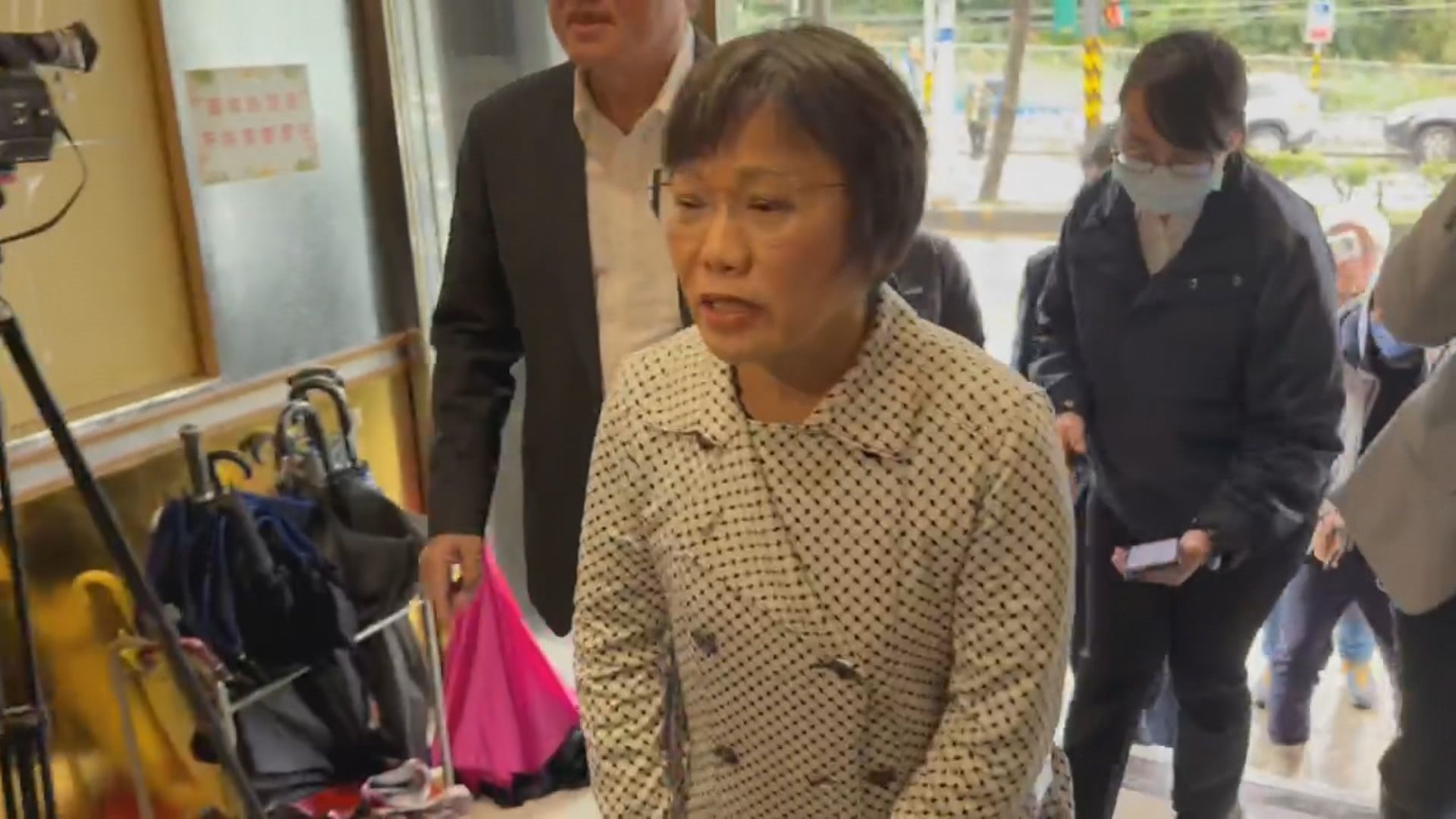 親赴靈堂弔唁勇消詹能傑 劉世芳眼眶泛紅:積極簽辦入祀忠烈祠