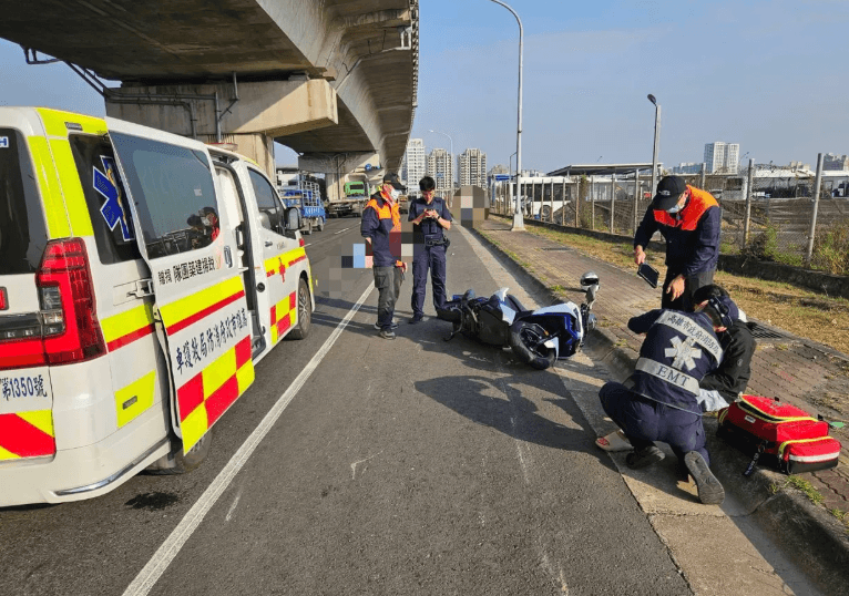 高雄鳳山死亡事故!男騎士擦撞倒地 不幸遭聯結車後輪輾斃