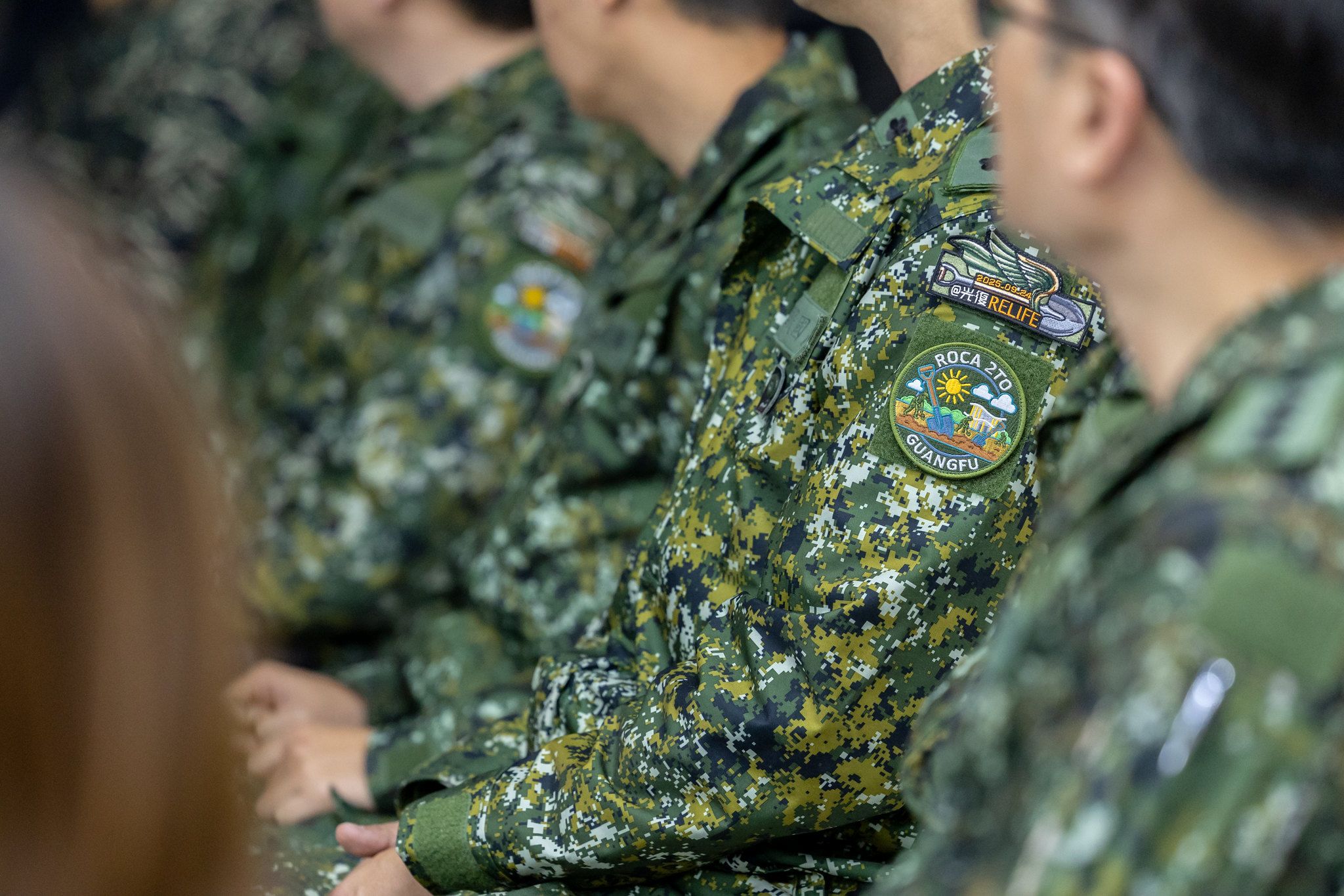 賴總統花蓮慰勉駐軍 致敬光復救災「鏟子超人」臂章細節曝光