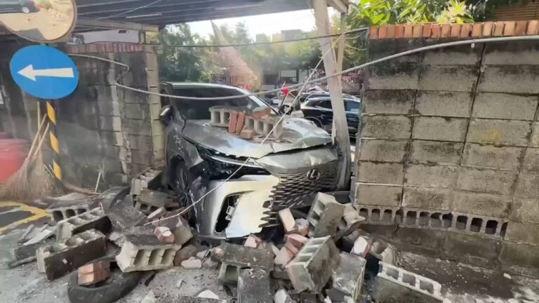 訪車暴衝銀行十傷　藍中市黨部遭撞2／婦要去逛百貨途中釀追撞　藍營台中黨部遭撞釀5傷