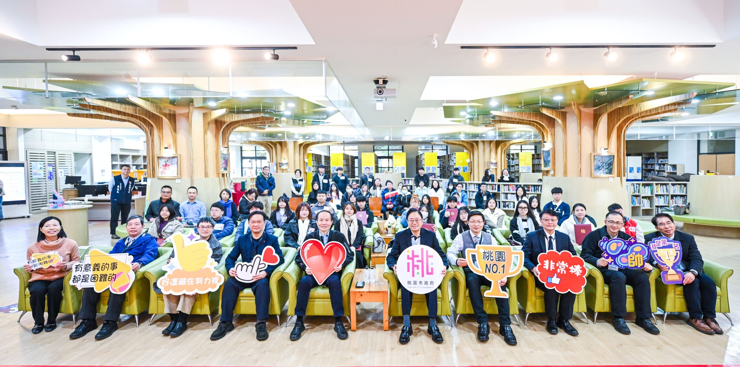 桃園「希望工程獎學金」嘉惠21人 盼助優秀學子減輕經濟負擔 e9b87cf0 b474 4dd3 af16 2fb79c5aa2ee scaled