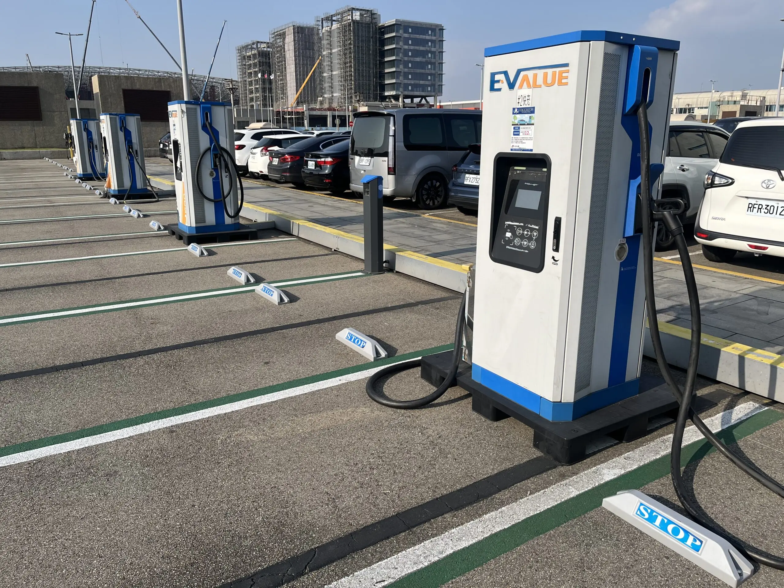 桃機二航電動車充電樁2/2全新啟用 收費方式一次看 桃機二航電動車充電樁2/2全新啟用 收費方式一次看