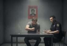 龍潭槍砲通緝犯偵訊情緒失控!突持利器自殘還「狠咬偵查佐」