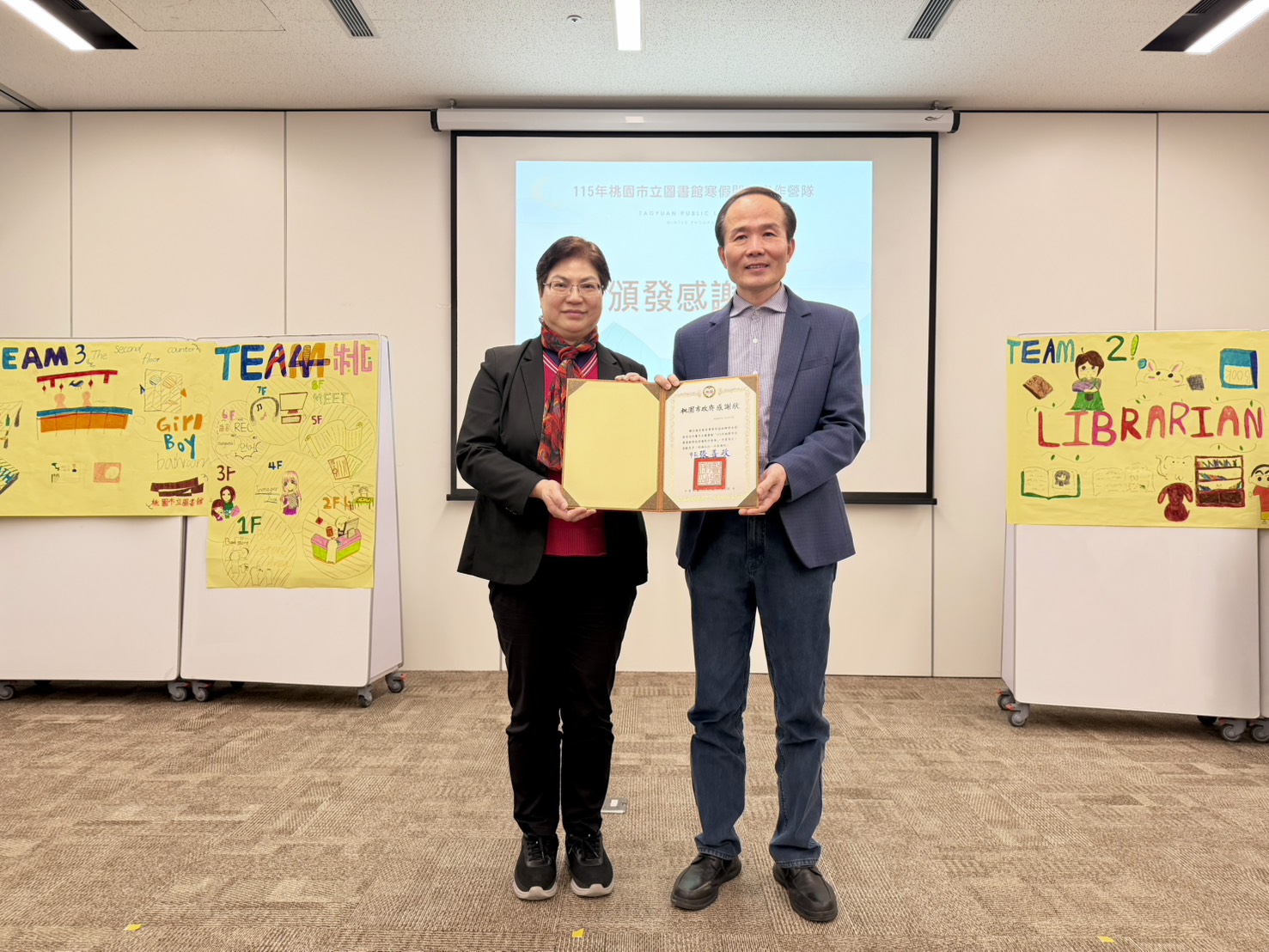 「英文小記者開麥啦！Library Reporters Camp」今日在總館舉辦結營典禮，教育局劉仲成局長右