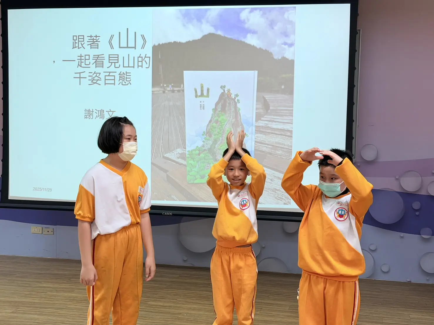 作家謝鴻文現身八德大忠國小 導讀活動意外變小型簽書會 大忠國小02 0 1
