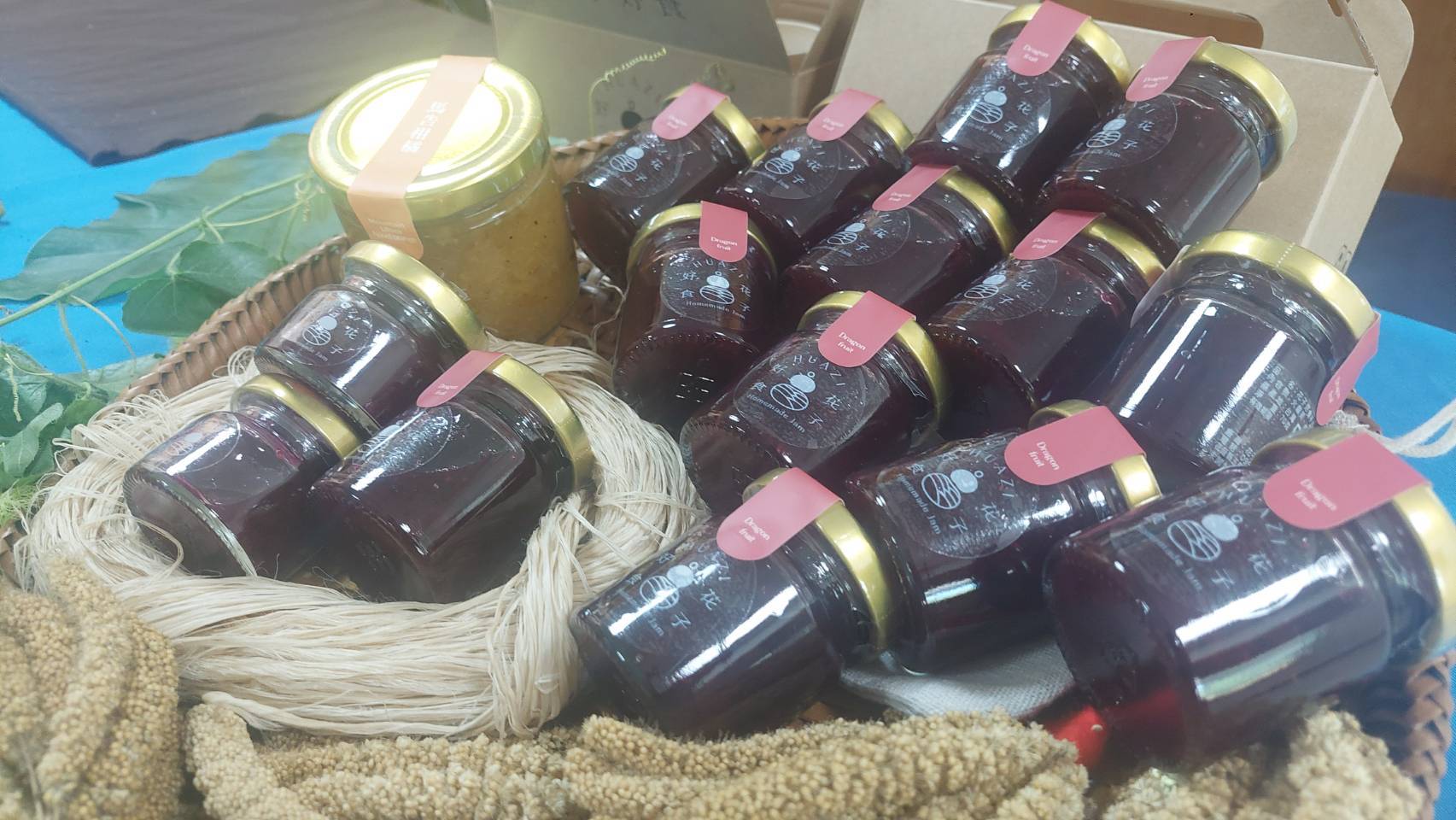 圖說4 2：2月18日初二 20日初四到南安來趟與年獸、熊族、貂民的敲敲話，及小農工作坊推廣在地優質農特產。