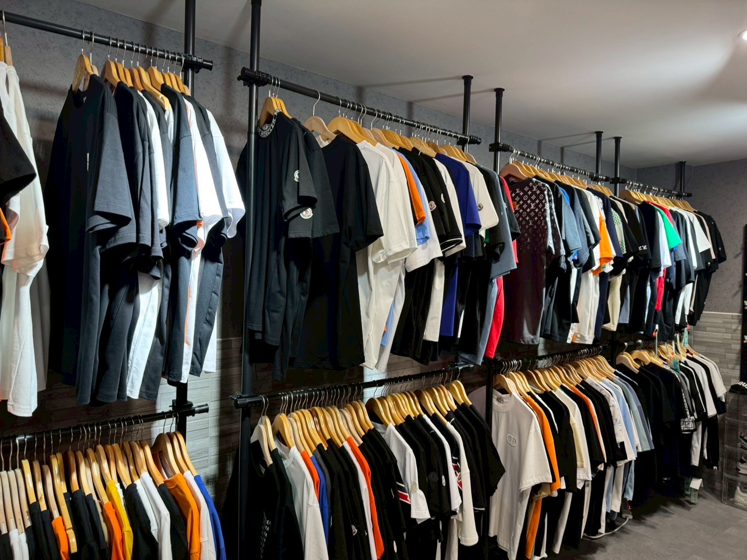 賣盜版LV、BURBERRY侵權市值逾2億 仿冒精品集團15人被逮 照片A 3