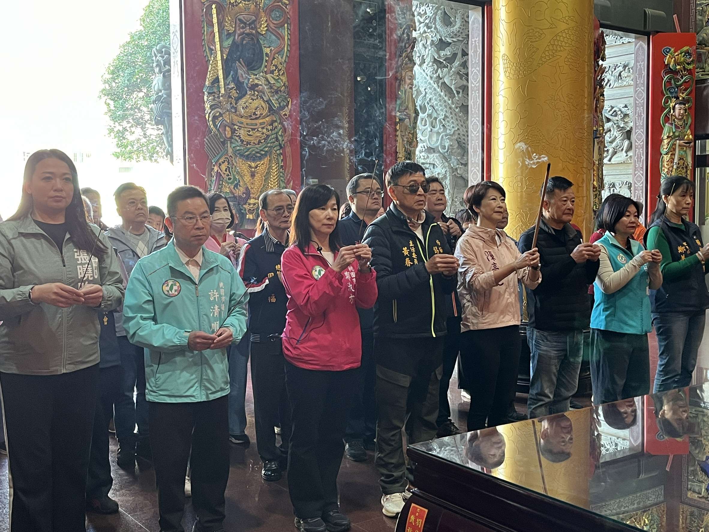 陳亭妃、鄭淑方楊梅錫福宮參拜展人氣 獲贈「高票當選」紅包