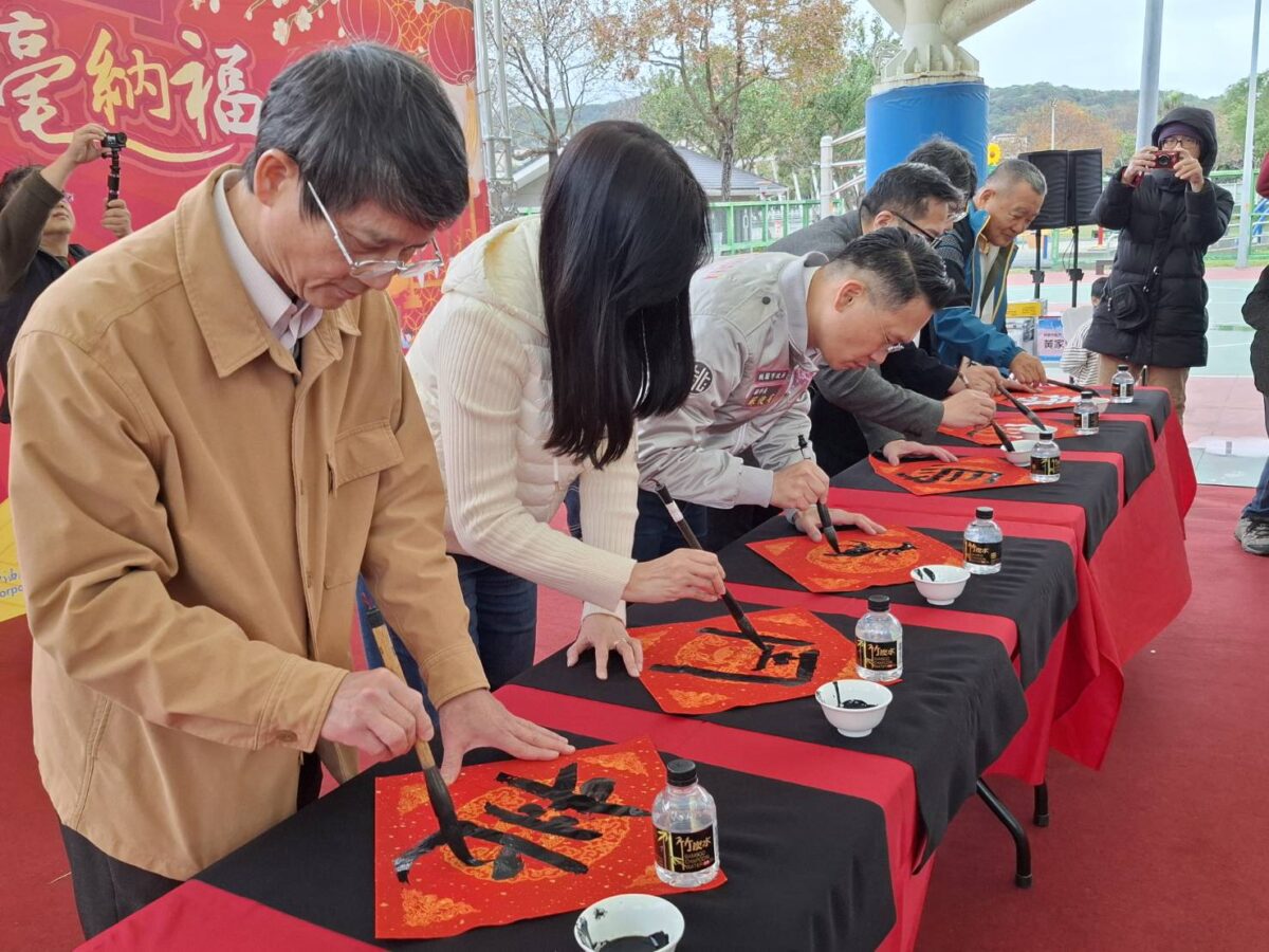 原本要去迪化街!桃園一家四口改參加公益揮毫驚喜抽中75吋大電視 102786