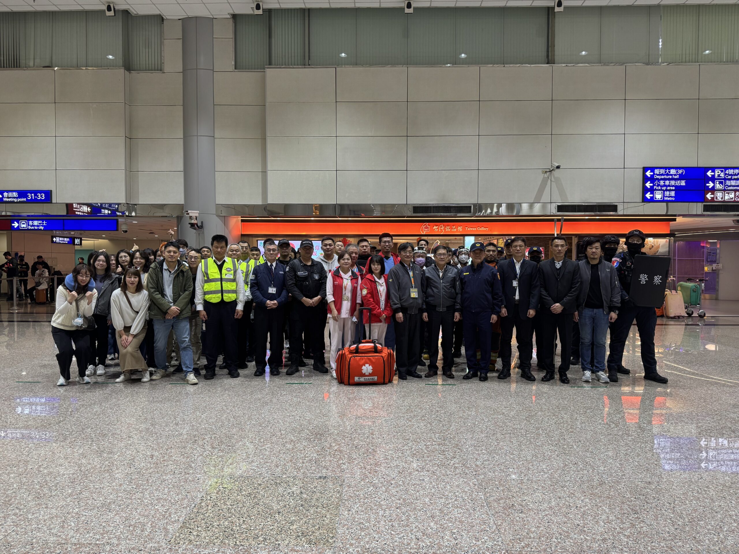 投煙霧彈、持刀挾持人質!桃機逼真演練無差別攻擊 強化應變能力