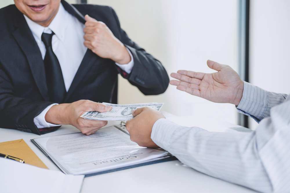 收賄護航業者!桃園經發局前科長、助理爽拿370萬 桃檢偵結起訴 12407