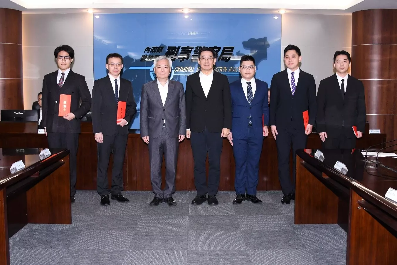 春節前夕激勵士氣!警政署長張榮興赴刑事局頒破案金、紅包 春節前夕激勵士氣!警政署長張榮興赴刑事局頒破案金、紅包