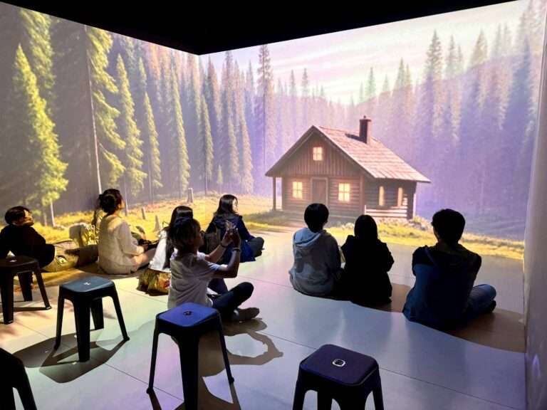 走進唐詩情境！中原大學打造沉浸式智慧教學場域 助外籍生秒懂意境