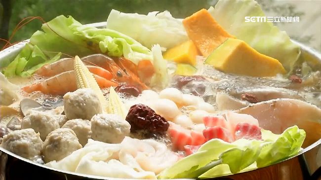 連鎖火鍋推「金莎巧克力山吃到飽」 甜點控嗨翻