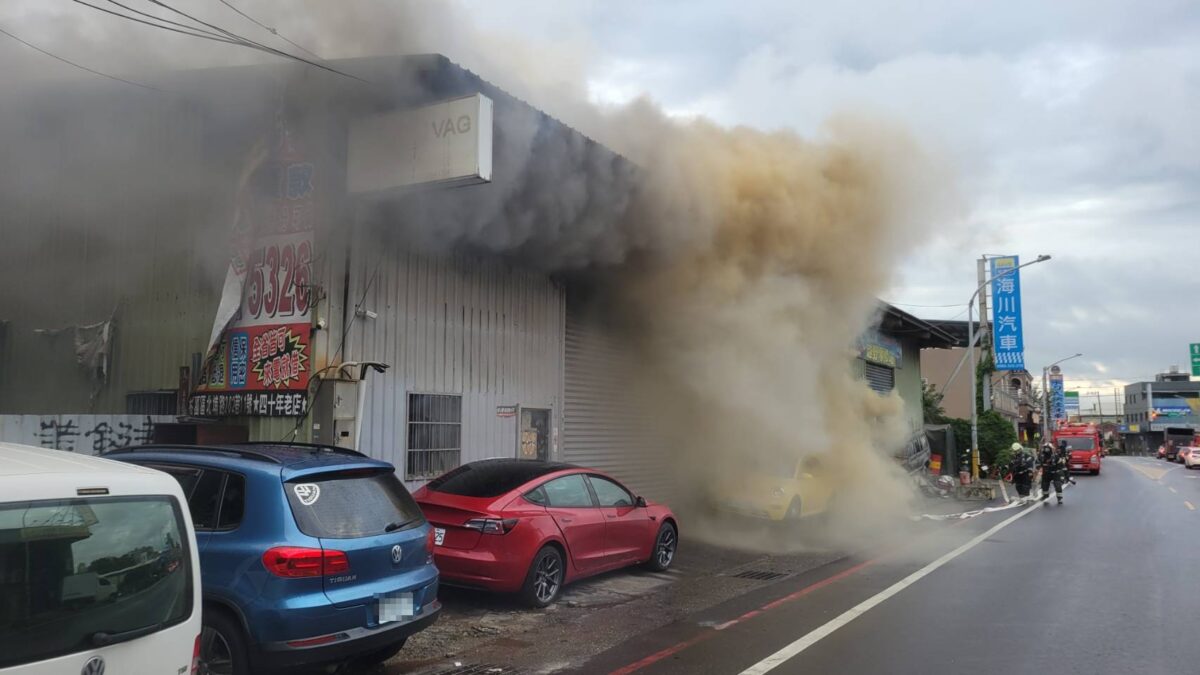 桃園八德汽修廠大火 鐵皮屋焚毀幸無人傷亡 1769952907936