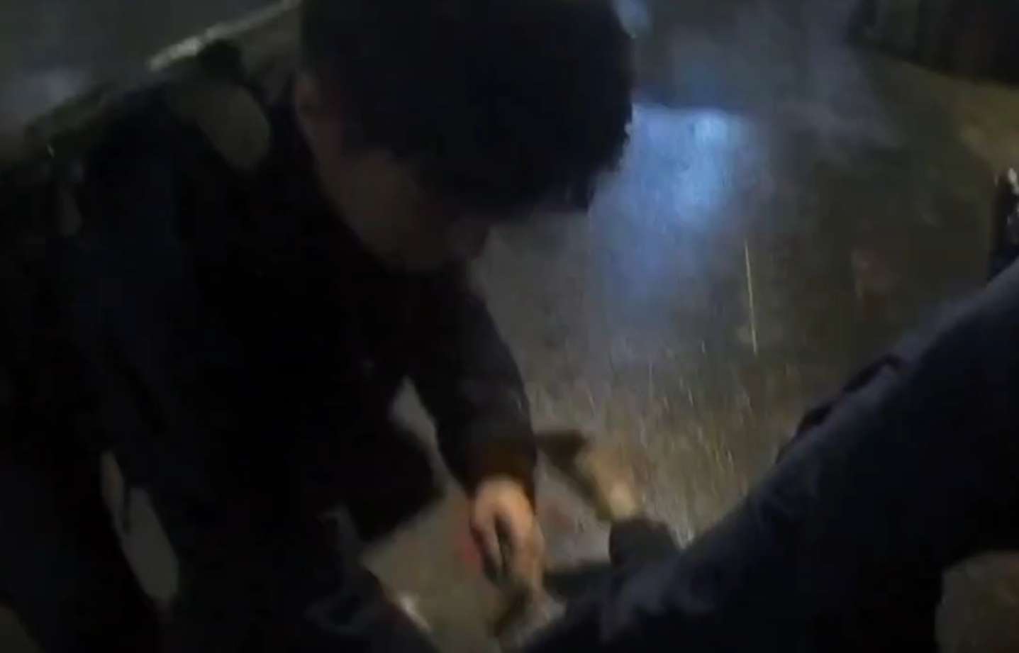 觀音街頭深夜煙火聲驚動警!酒醉越籍男心虛逃遭逮 一查身分尷尬了