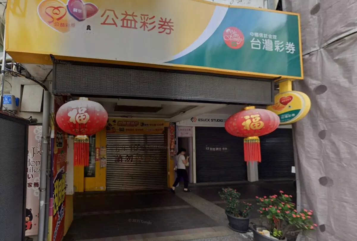 被財神像吸住視線!北漂男聽女友勸回中壢過年 竟驚喜刮出百萬「年終」 1771308294249