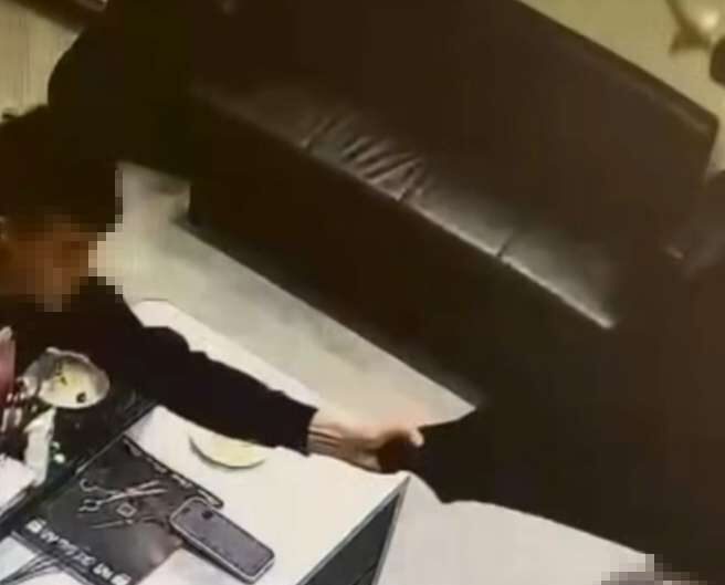 服務糾紛動私刑？中壢美髮師慘遭男客噴辣椒水 半臉紅腫送醫