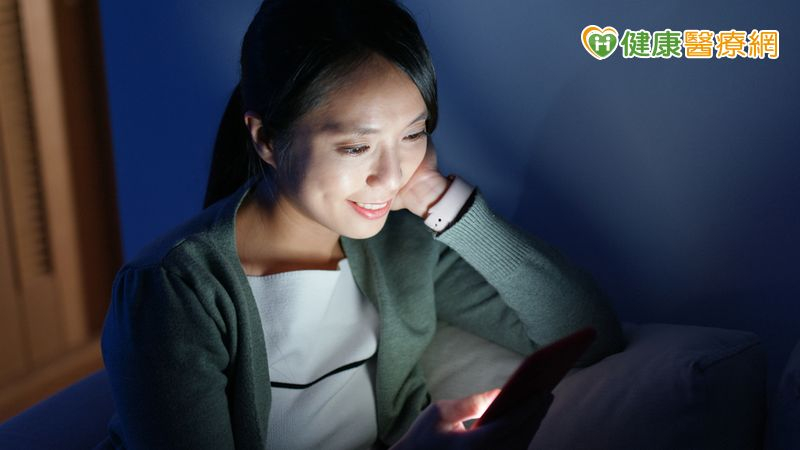 短影音看不停!當心「短片視覺症候群」上身 醫籲謹守「20-20-20」護眼法則