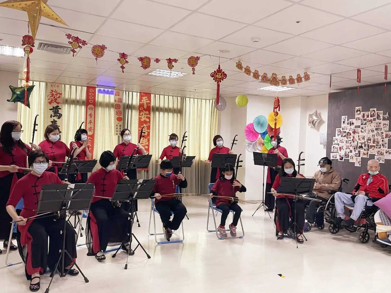 北榮桃園分院護理之家充滿年味 長輩體驗寫春聯、拓印紅包袋 20970 0