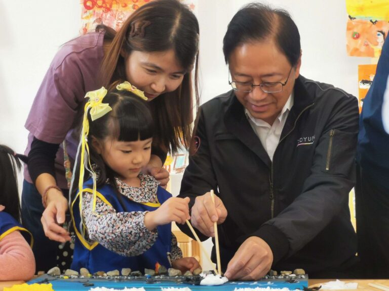 減輕春節負擔！桃園育兒津貼、助學金這天提早入帳 5萬3千人受惠