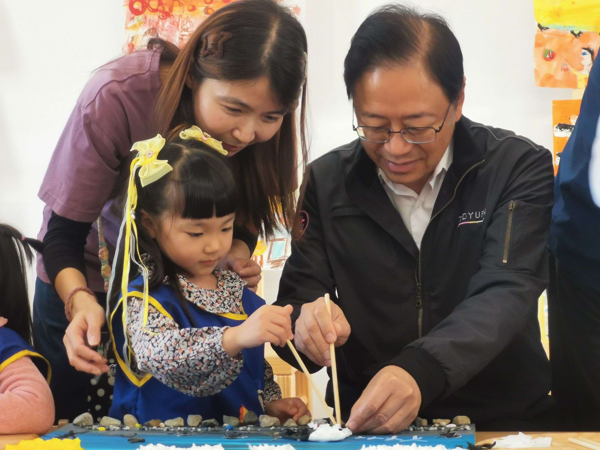 減輕春節負擔!桃園育兒津貼、助學金這天提早入帳 5萬3千人受惠