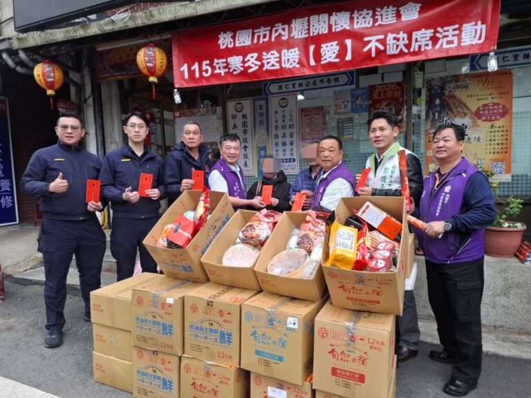 中壢警攜手協會、里長傳遞年節溫暖 贈弱勢家戶生活物資