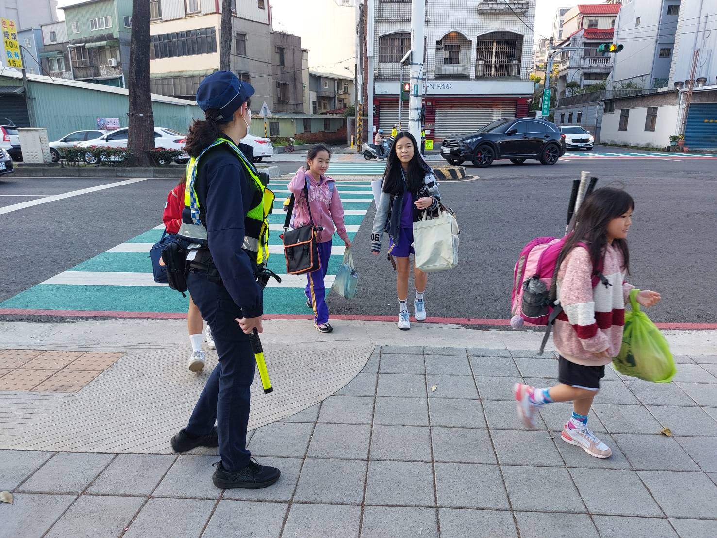 開學首日不慌張!桃警啟動護童專案 守護孩子平安入校門